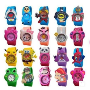 Yxl-874 Los relojes encantadores de la historieta de la palmada de la jalea de los niños calientes de la venta 2015 el mejor regalo para la mezcla del niño diversos colores